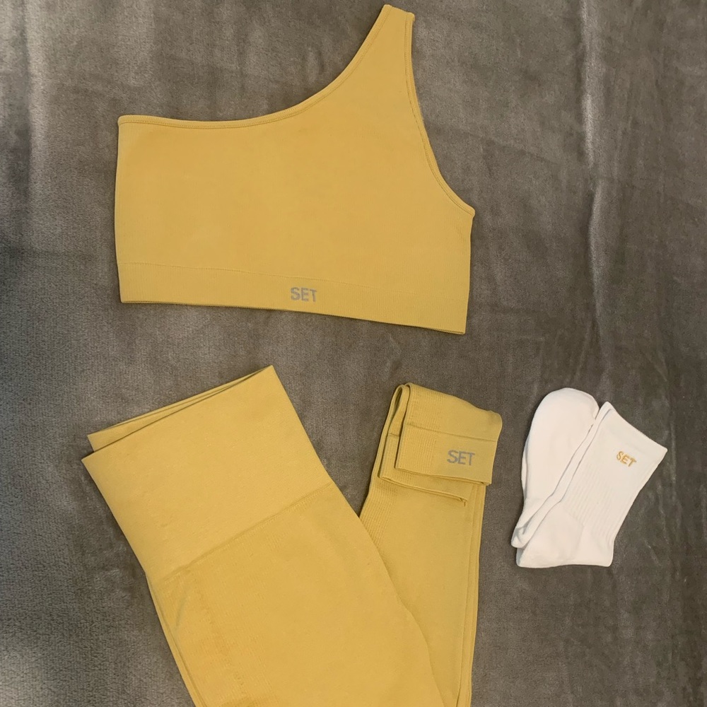 SET ACTIVE - Cider Set w/ Socks